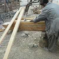 Tischler bei der Arbeit in Ser