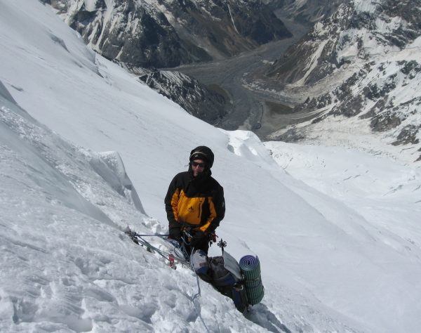 Markus beim Sichern in ca. 6800m Höhe
