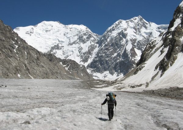 Anmarsch auf dem Östlichen Yashkuk-Gletscher