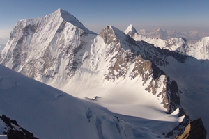 Blick auf Shaigiri und Chiche Peak